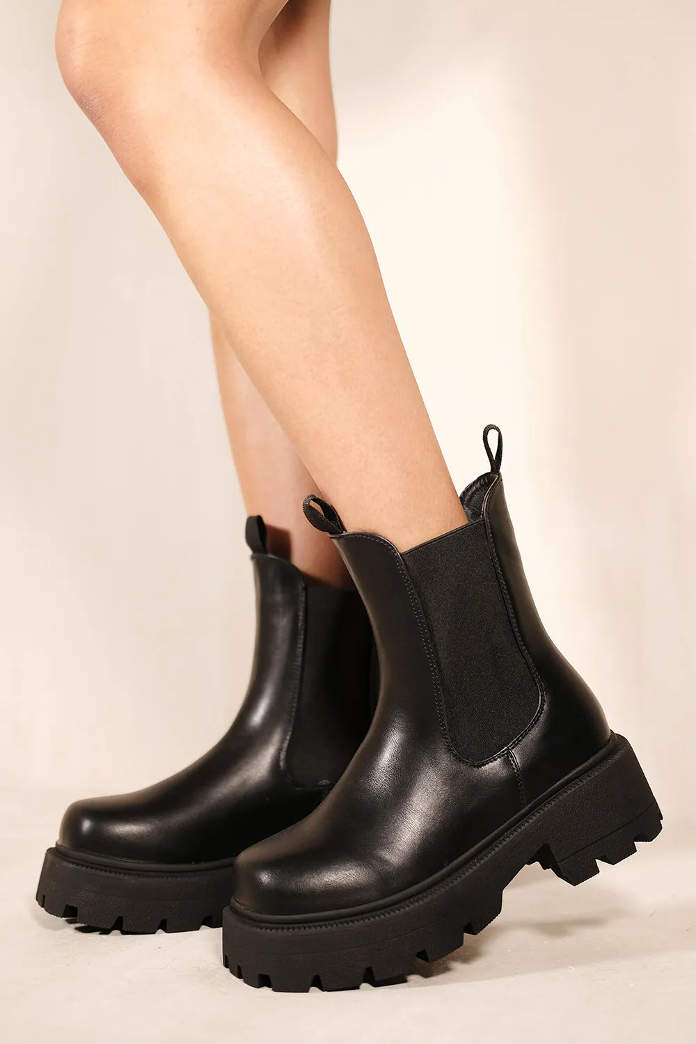 AVIVA CHUNKY ANKLE BOOTS IN BLACK FAUX LEATHER