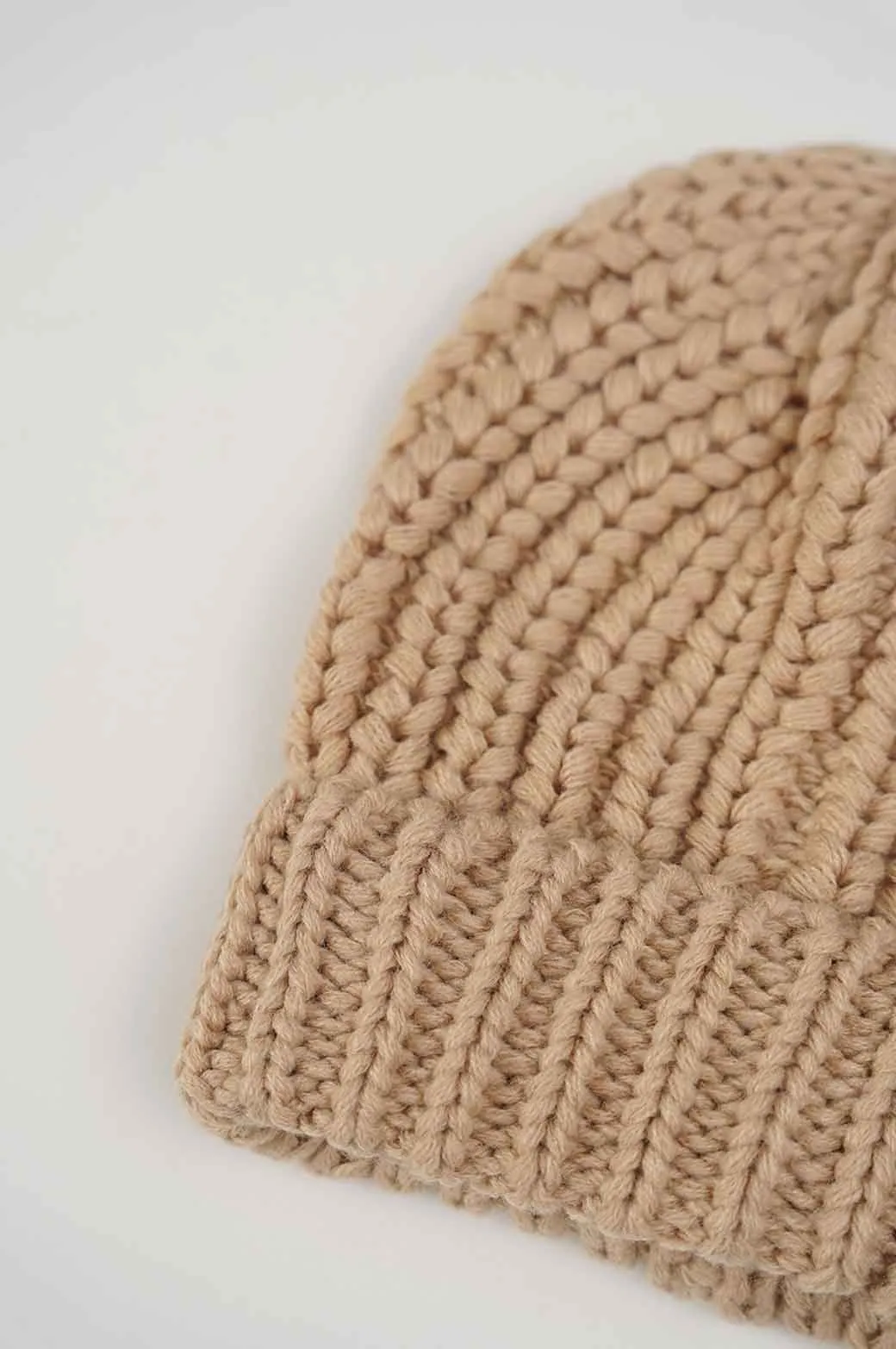 KNITTED BEANIE